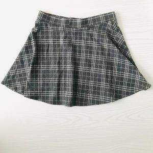 Forever 21 Skirts - Forever 21 Mini Gray Plaid Skirt EUC Large Forever 21 Skirts - Forever 21 Mini Gray Plaid Skirt EUC Large